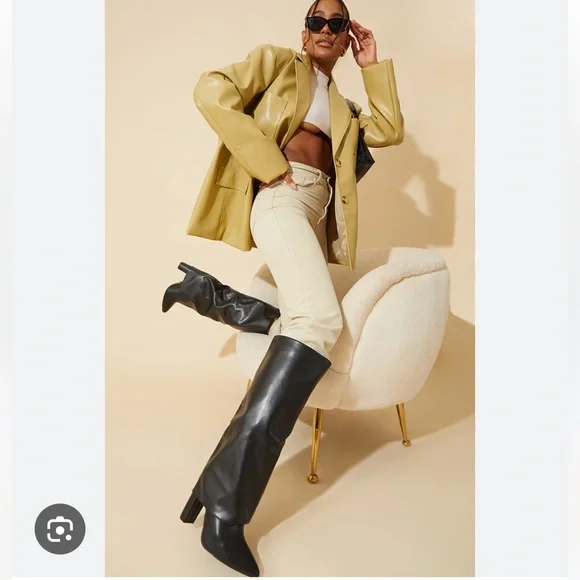 PrettyLittleThing Black Wide Fit PU Pointed Fold Over Block Heel Knee Boots - Picture 3 of 13